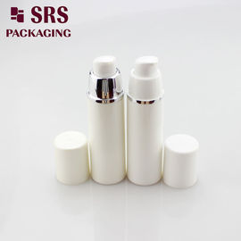 A024 흰색 병과 은색 선이 있는 흰색 모자 세럽 로션용 공기 없는 PP 병